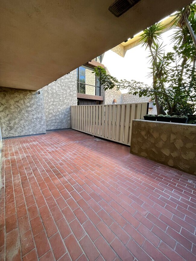 Building Photo - 6416 Friars Rd