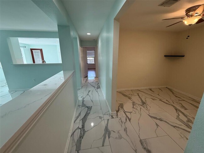 Building Photo - 6600 Glebe Path