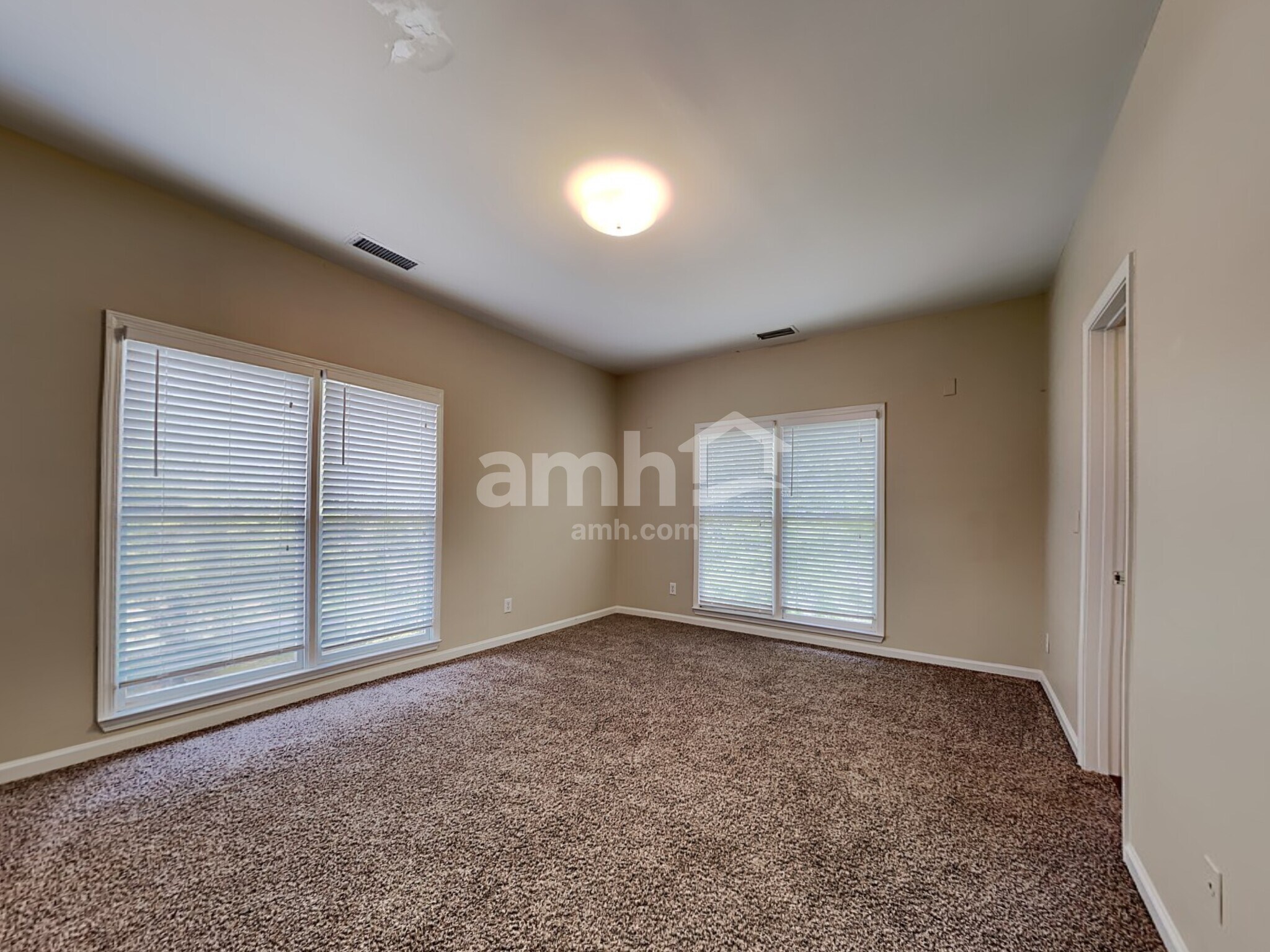 Building Photo - 7270 Wyngate Dr