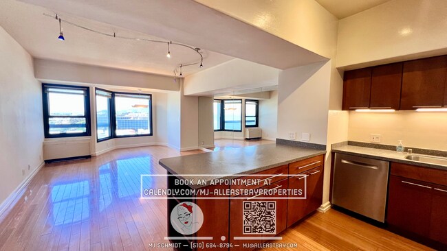 Building Photo - Contemporary condo on the 10th floor inclu...