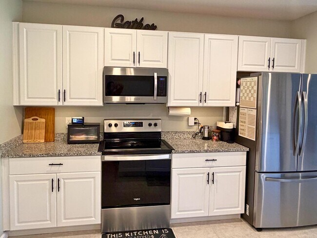 Building Photo - 4/2 open floor plan!