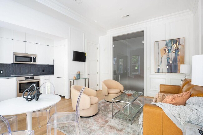 Building Photo - 1735 Q St NW