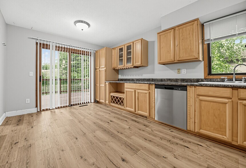 Building Photo - 7351 Berkshire Way