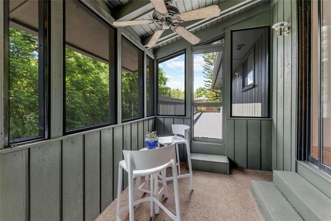 Building Photo - 315 Sweet Bay Ave