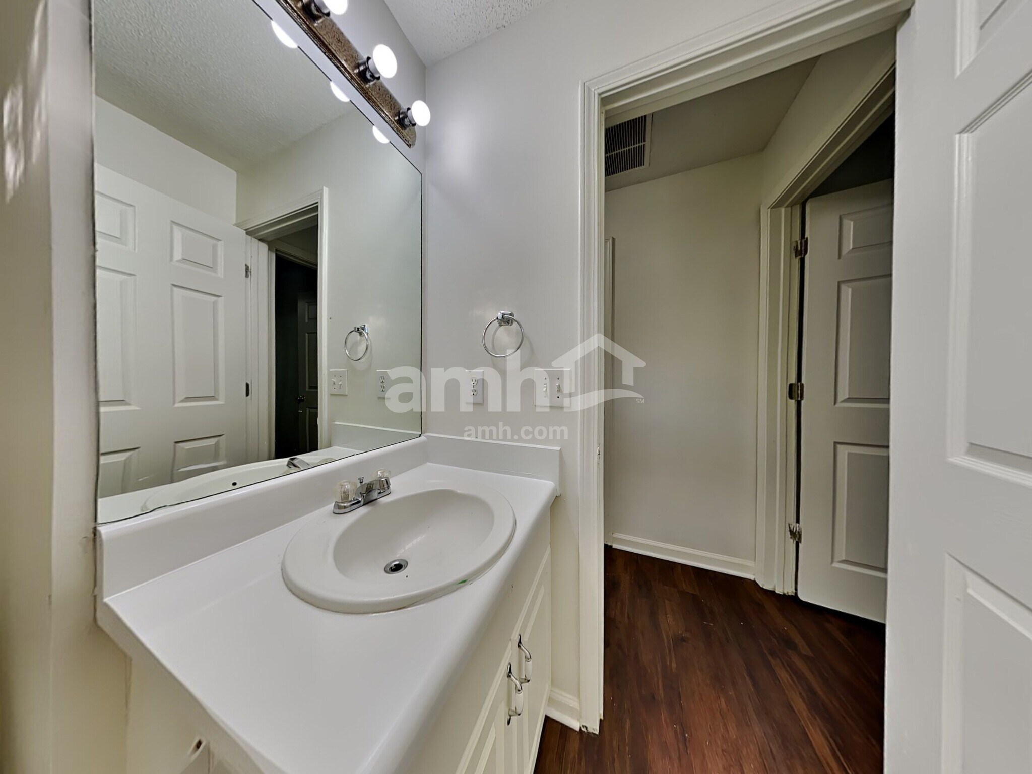 Building Photo - 41 Stallion Run