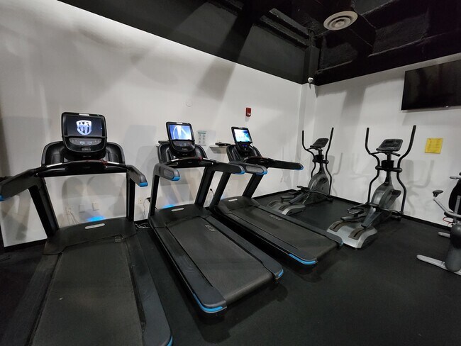 Building Photo - Sky-High Urban Living at 1100 Wilshire! St...