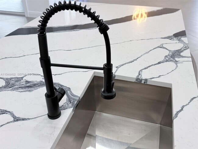 Building Photo - 1749 SW Desert Ave