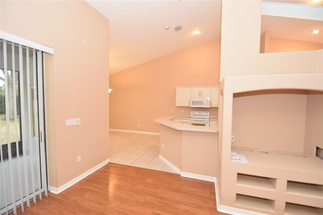 Building Photo - 11 Ellsworth Dr