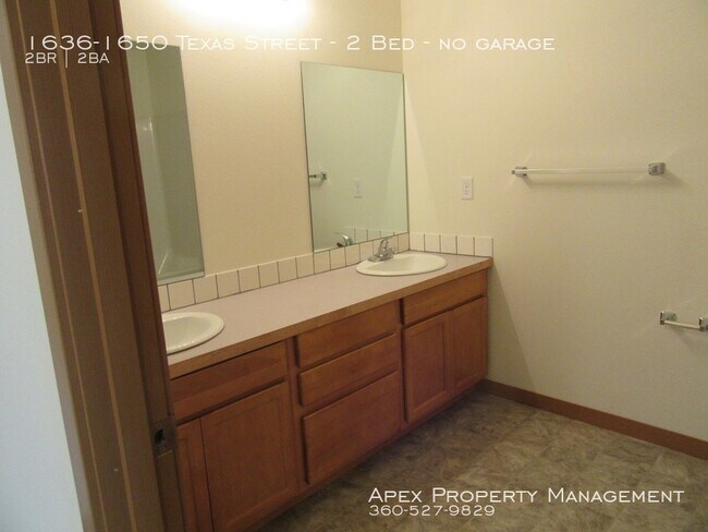 Building Photo - Central Bellingham - Eureka Townhomes