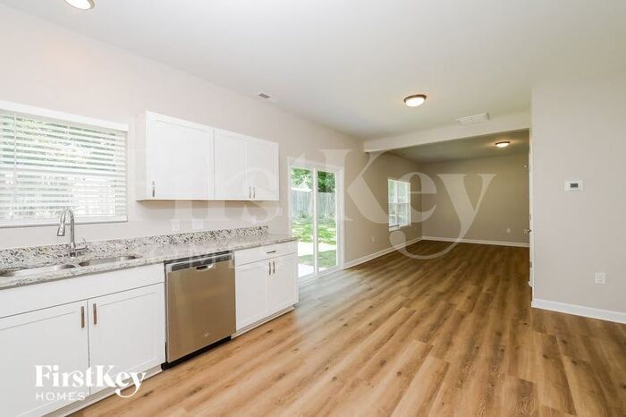 Building Photo - 412 Avery Ave
