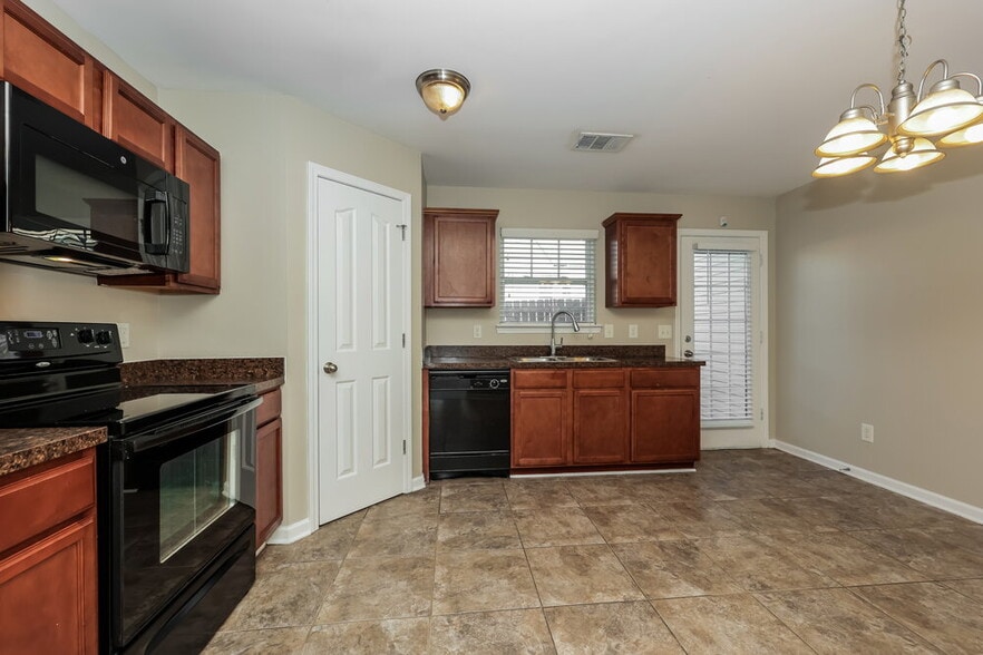 Building Photo - 8035 Logan Dr