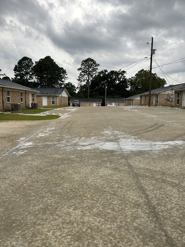 Building Photo - 2515 Kavanaugh Rd