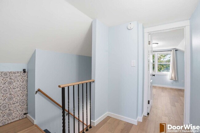 Building Photo - Charming 4-Bed Newberg Home!