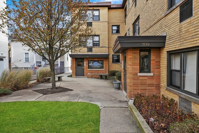 Building Photo - 309 Sherman Ave