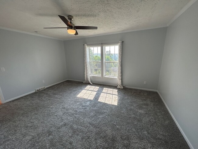 Building Photo - Leicester - Immaculate home on 3/4 acre