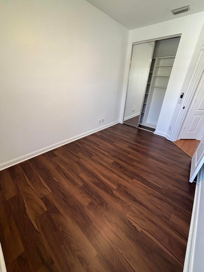 Building Photo - 140 Day Lily Dr