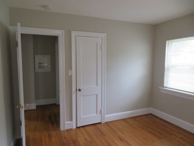 Building Photo - Colonial Heights Virginia