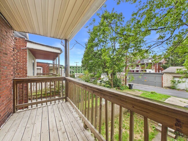 Building Photo - 1826 Boas St