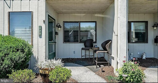 Primary Photo - 306 Summit House