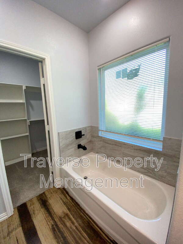 Building Photo - 5408 Fernander Dr
