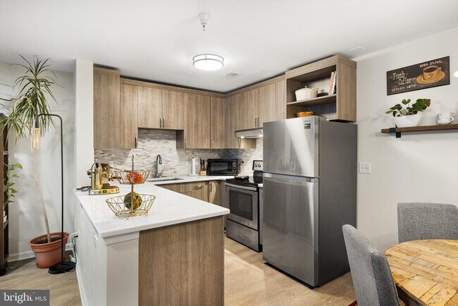 Building Photo - 645 Constellation Square SE