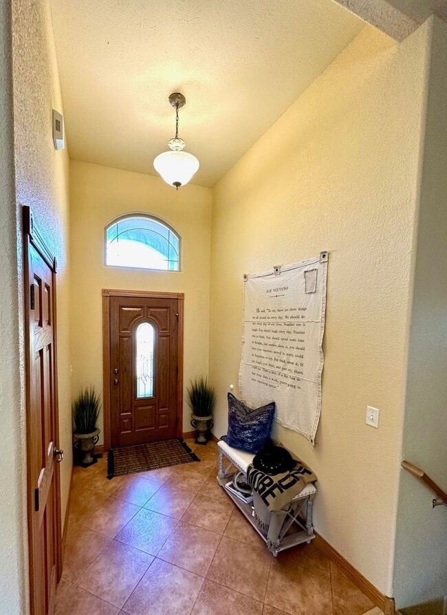 Building Photo - 6 BED | 3 BATH | TRIPLE GARAGE | RED ROCK ESTATES