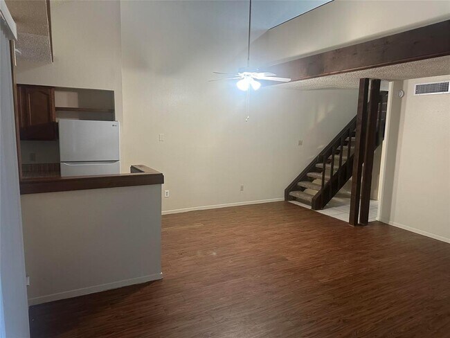 Building Photo - 6907 Woodhue Dr