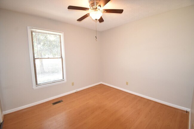 Building Photo - 1646 Rim Rd