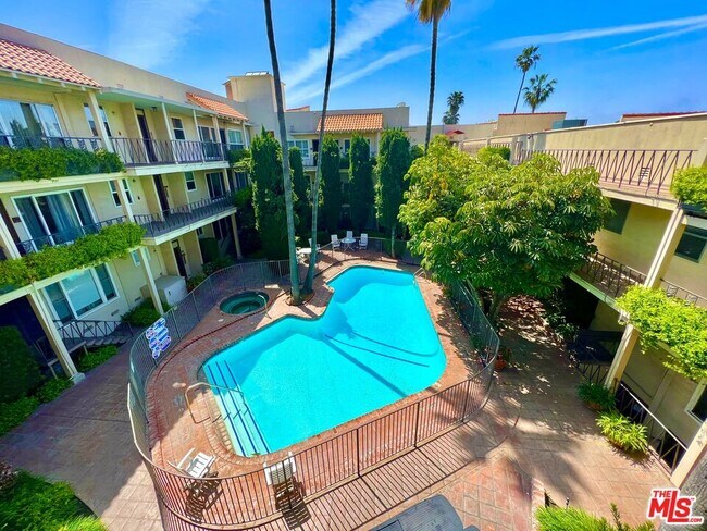 Primary Photo - 11670 W Sunset Blvd