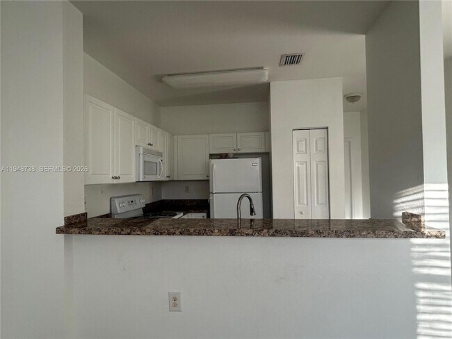 Building Photo - 1720 NE 33rd Ave