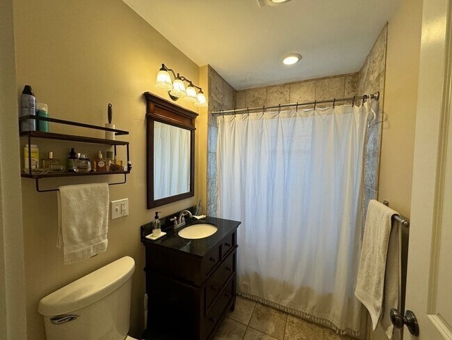 Building Photo - 40 Sydney St