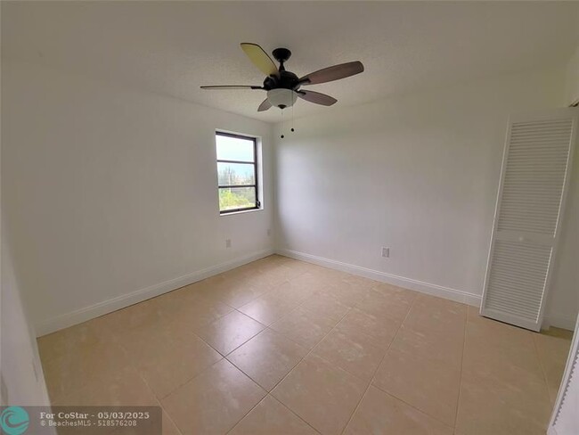 Building Photo - 2240 N Cypress Bend Dr