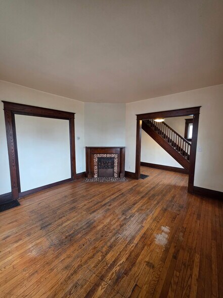 Building Photo - 364 S 10th St