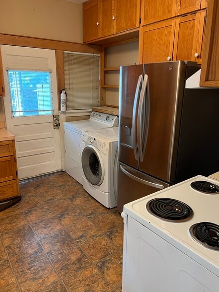 Building Photo - 913 Illinois St