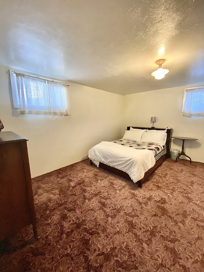 4th bedroom with real wool carpet. - 141 N 1st E