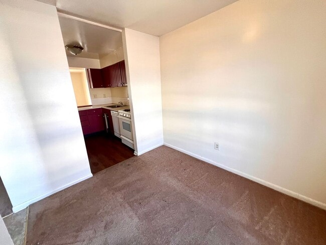 Building Photo - Fox Chapel  - 2 Bedroom 1.5 Bathroom - Townhome