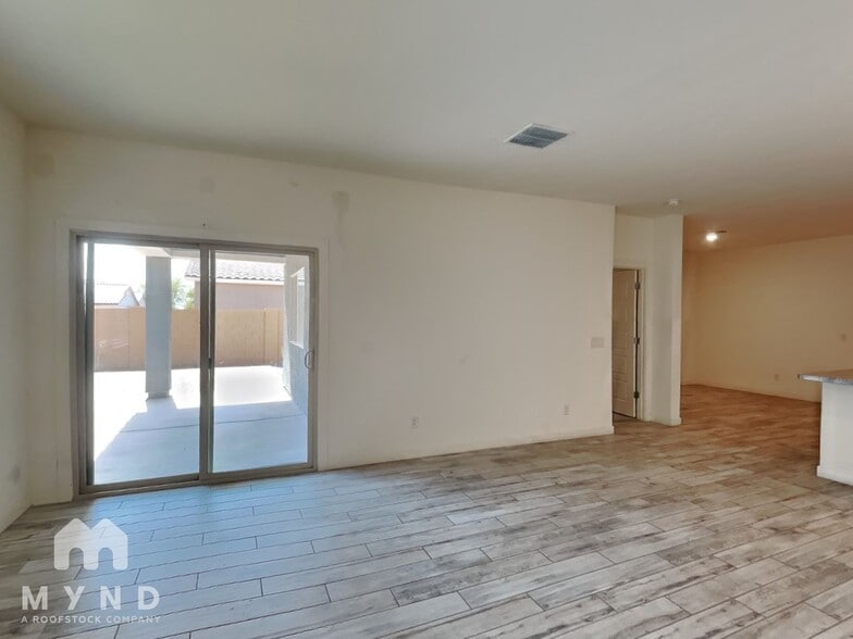 Building Photo - 961 E Wiley Way