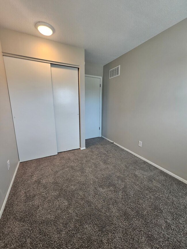 Building Photo - 4018 N Elsie Ave