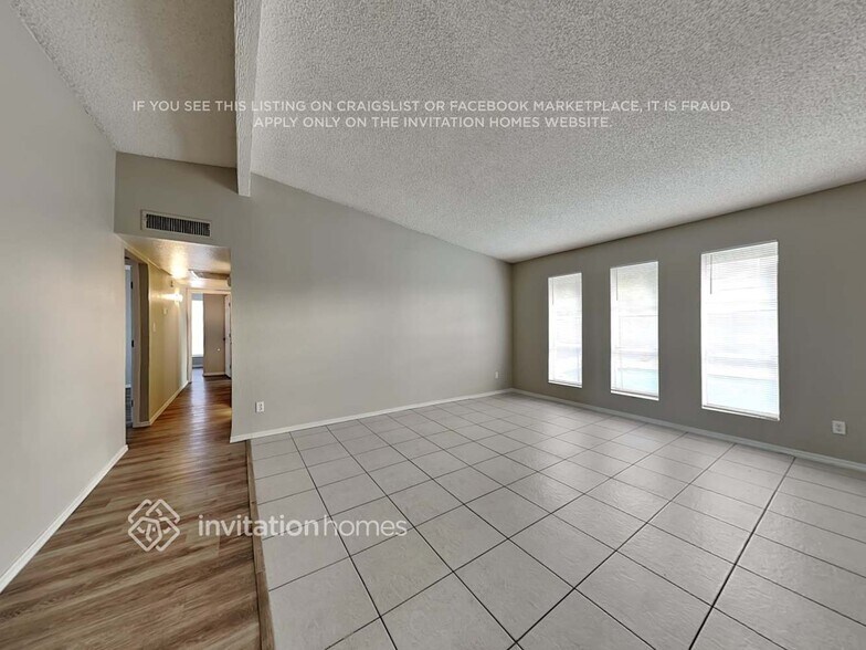 Building Photo - 12603 N 37th Ave