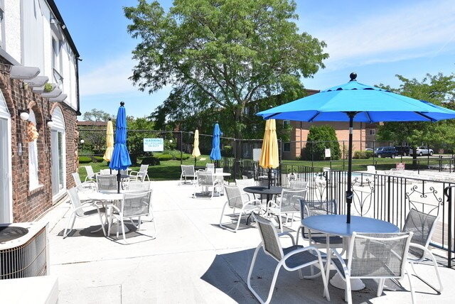 Building Photo - 9420 Bay Colony Dr