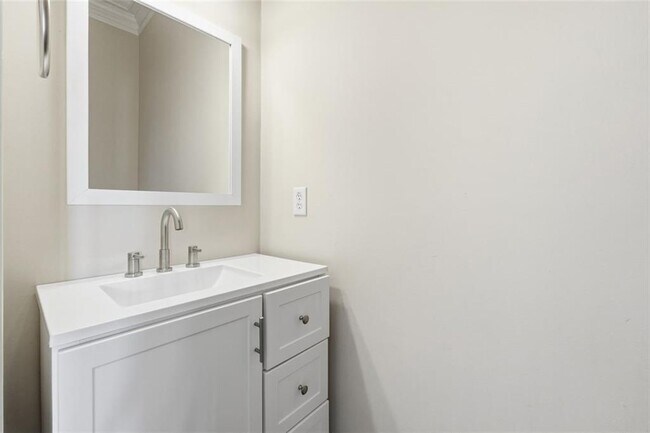 Building Photo - 250 Fieldsborn Ct NE