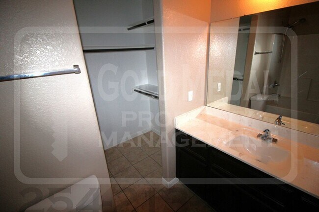 Building Photo - 1108 Grace Point Dr