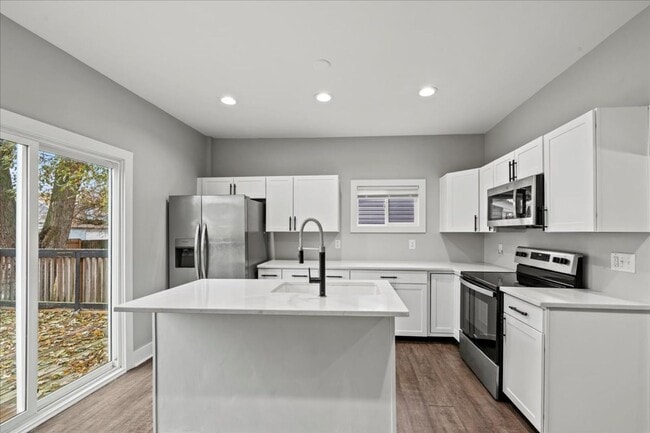 Building Photo - 201 N Gray St