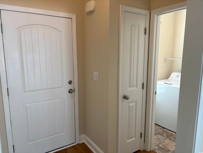 Building Photo - 292 Clearwater Dr