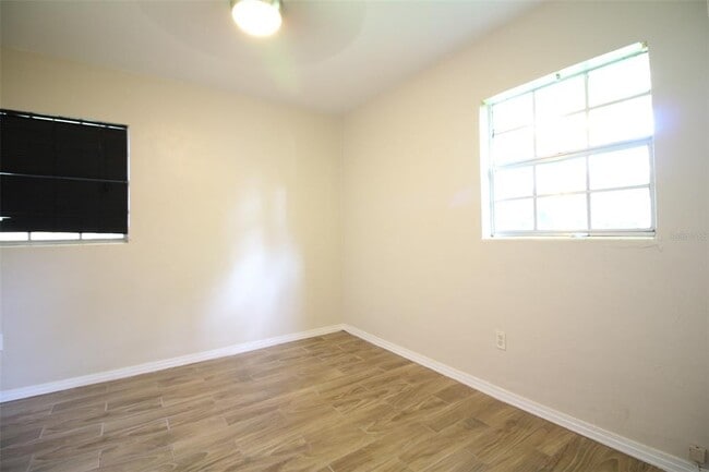 Building Photo - 350 Bonnyview Dr