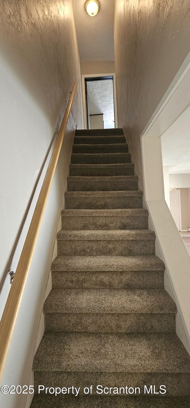 Building Photo - 450 N Main St