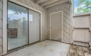 Building Photo - 17331 Red Oak Dr