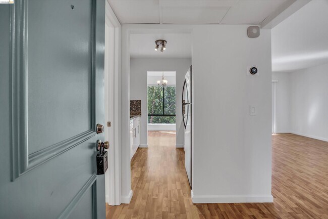 Building Photo - 490 N Civic Dr