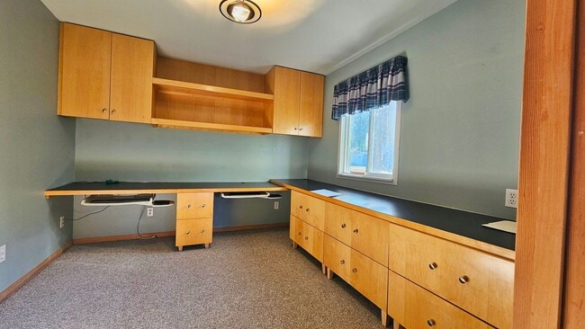 Building Photo - Charming 4 Bed 2 Bath Rambler with Office/Den in Benson Hilll, Renton WA.