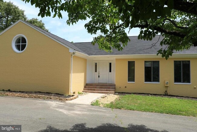 Building Photo - 901 Walker Rd